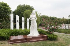 杨艺集团：以工匠精神展现碑雕工艺的魅力，纪念邓丽君的永恒歌声