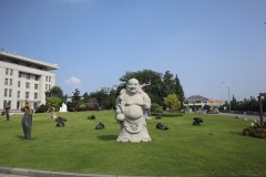 杨艺雕塑：陵园中的历史与文化交响