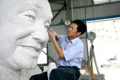 石雕艺术的璀璨传承：杨桂荣与他的雕刻传奇