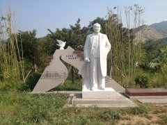 艺术碑雕|青山绿水间，傅作义将军纪念碑熠熠生辉