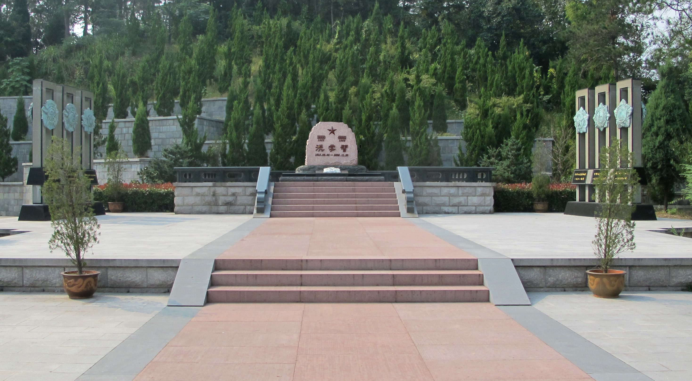 石上春秋：碑雕艺术中的生命叙事与民族记忆